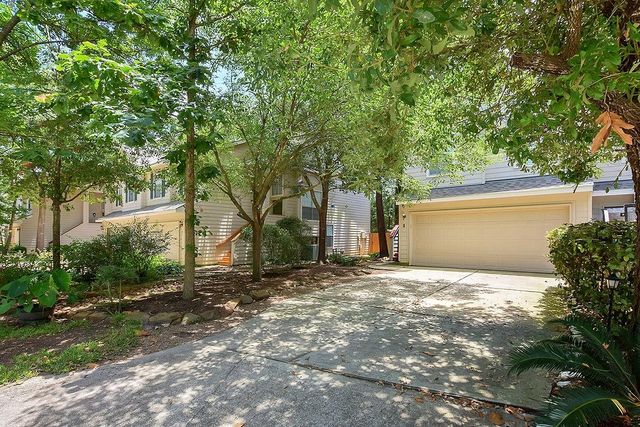 7 Newberry Trail Court, The Woodlands, TX 77382