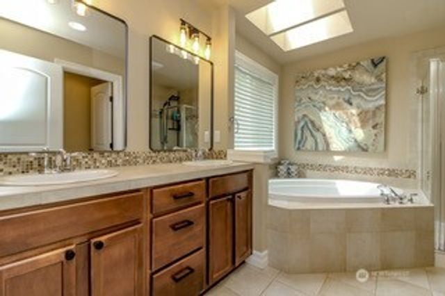 32113 Sunny Lane, Black Diamond, WA 98010