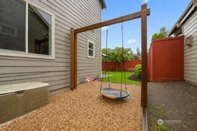 32113 Sunny Lane, Black Diamond, WA 98010