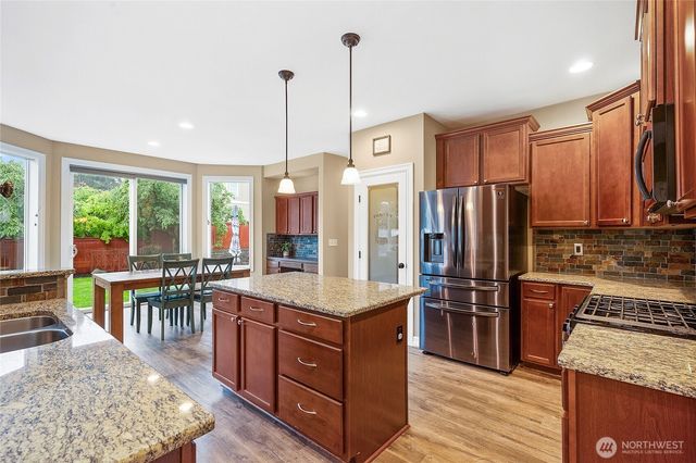 32113 Sunny Lane, Black Diamond, WA 98010