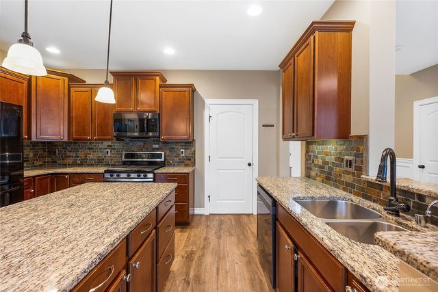 32113 Sunny Lane, Black Diamond, WA 98010