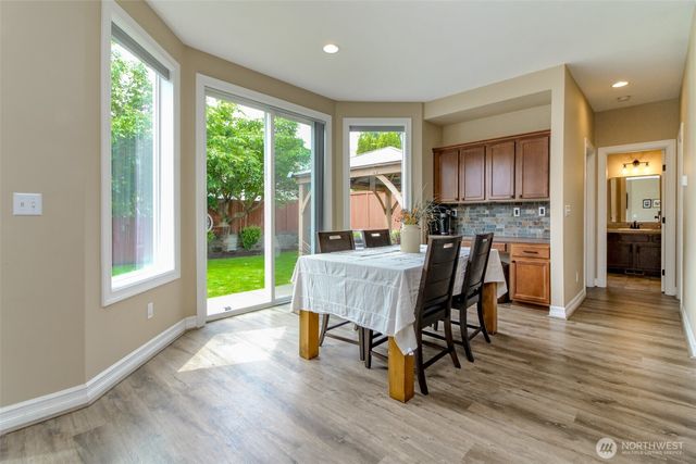 32113 Sunny Lane, Black Diamond, WA 98010