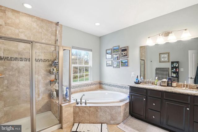 2538 BALDWIN CRES NE, Washington, DC 20018