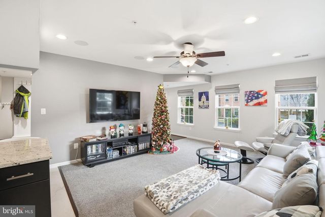 2538 BALDWIN CRES NE, Washington, DC 20018