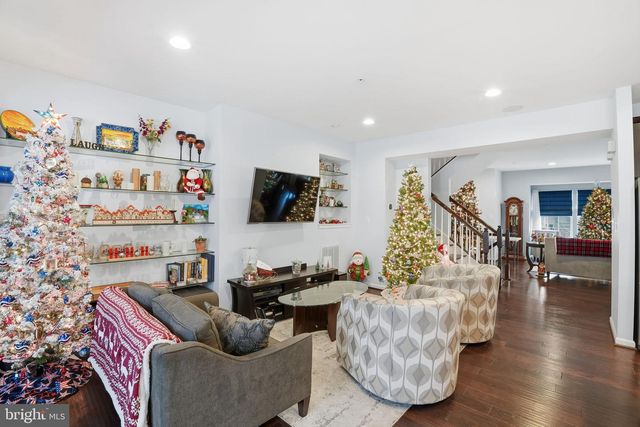 2538 BALDWIN CRES NE, Washington, DC 20018