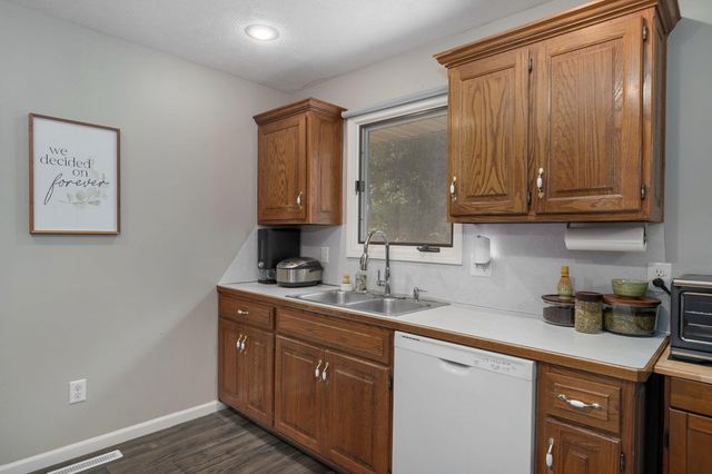 2424 N Campbell Avenue, Springfield, MO 65803