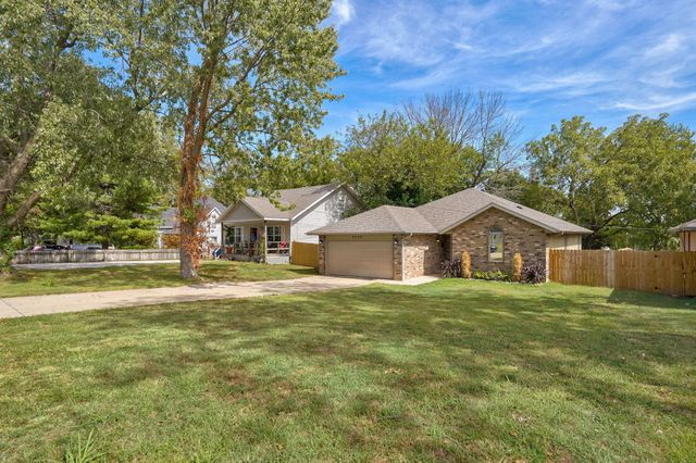 2424 N Campbell Avenue, Springfield, MO 65803