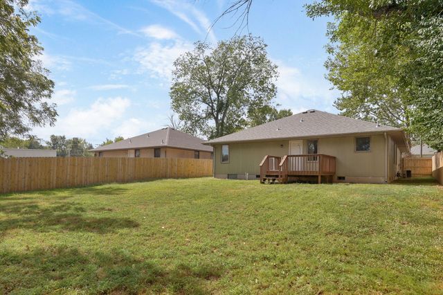 2424 N Campbell Avenue, Springfield, MO 65803