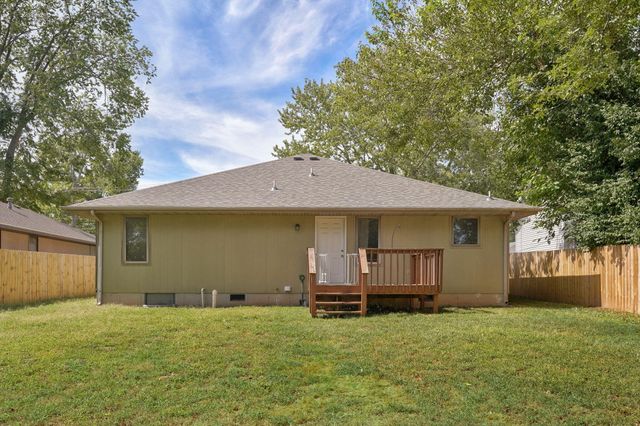 2424 N Campbell Avenue, Springfield, MO 65803