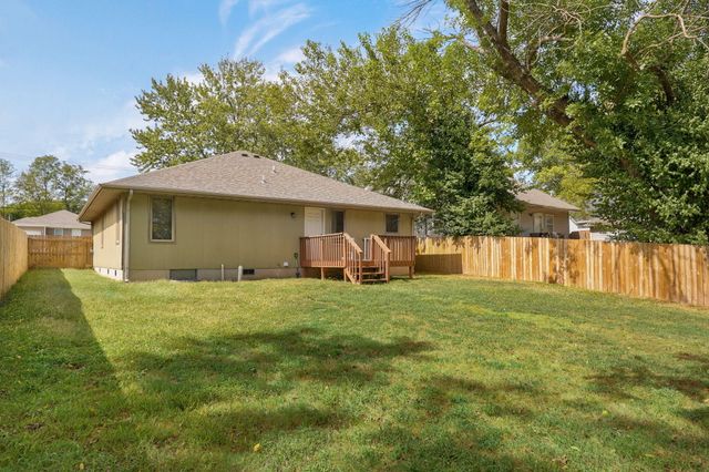 2424 N Campbell Avenue, Springfield, MO 65803