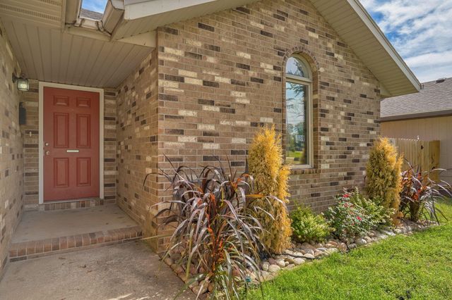 2424 N Campbell Avenue, Springfield, MO 65803