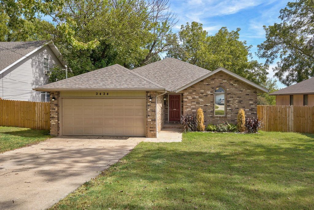 2424 N Campbell Avenue, Springfield, MO 65803