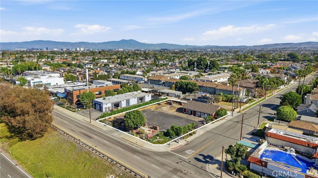 2302 Newport Boulevard, Costa Mesa, CA 92627 — exterior