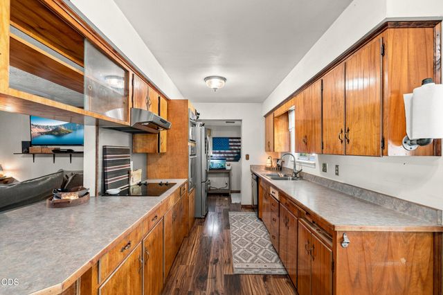 805 Minthorne Road, Rogue River, OR 97537
