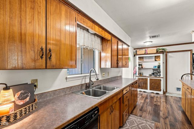 805 Minthorne Road, Rogue River, OR 97537