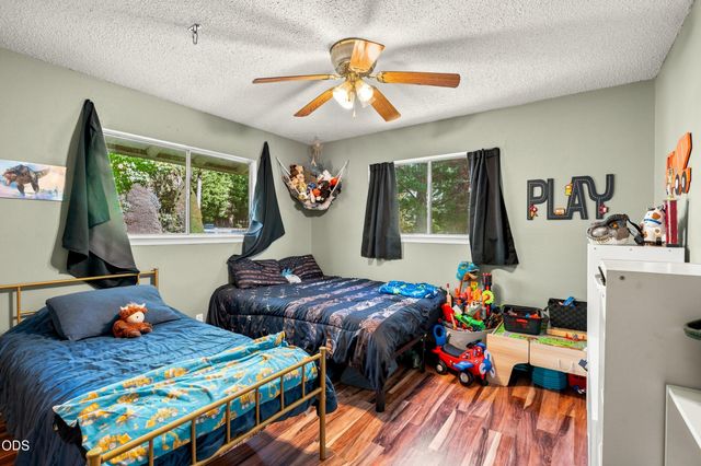 805 Minthorne Road, Rogue River, OR 97537