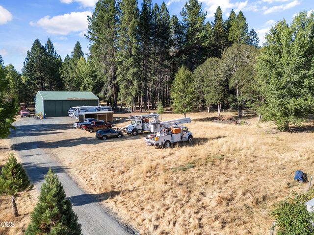805 Minthorne Road, Rogue River, OR 97537