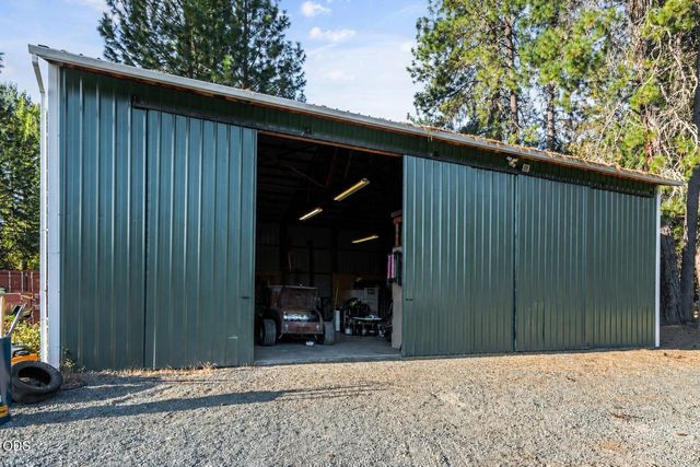805 Minthorne Road, Rogue River, OR 97537