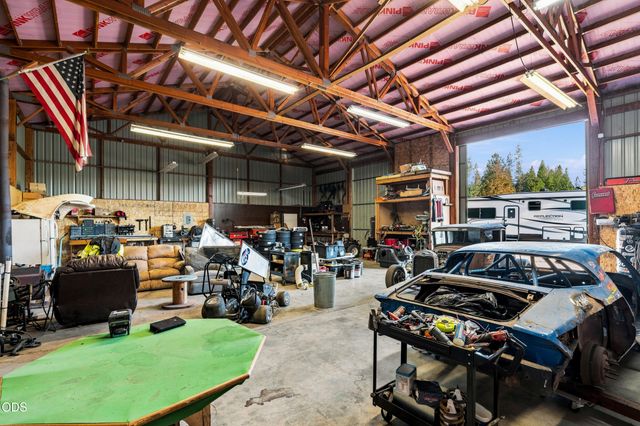 805 Minthorne Road, Rogue River, OR 97537