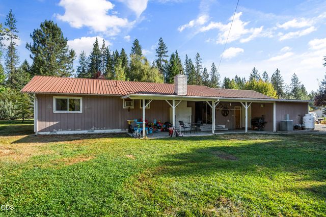 805 Minthorne Road, Rogue River, OR 97537