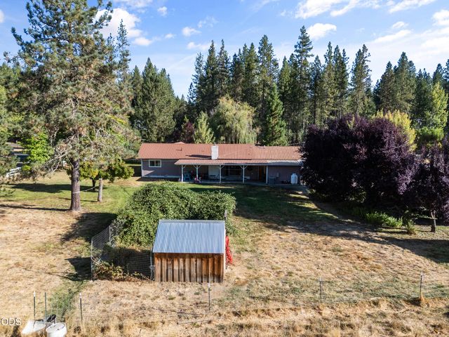 805 Minthorne Road, Rogue River, OR 97537