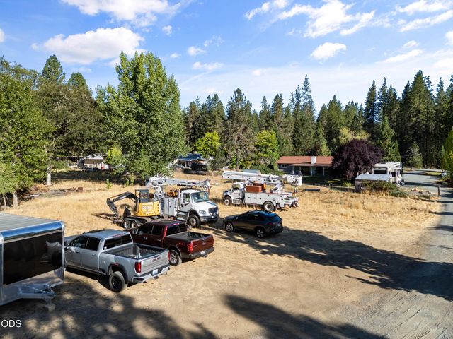 805 Minthorne Road, Rogue River, OR 97537