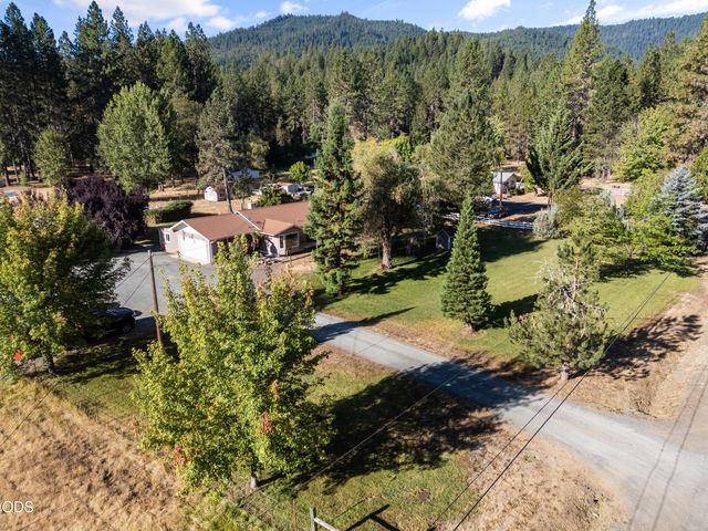 805 Minthorne Road, Rogue River, OR 97537