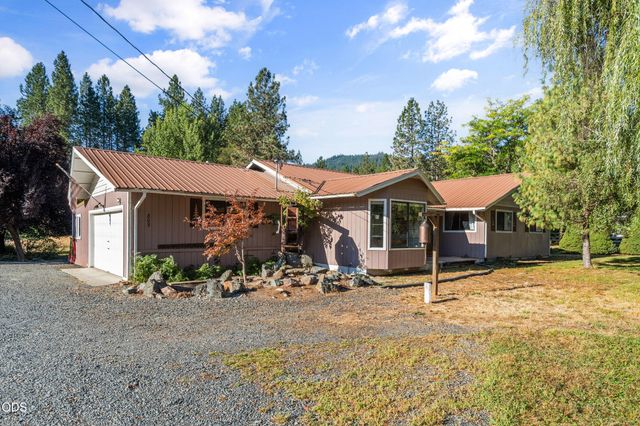 805 Minthorne Road, Rogue River, OR 97537
