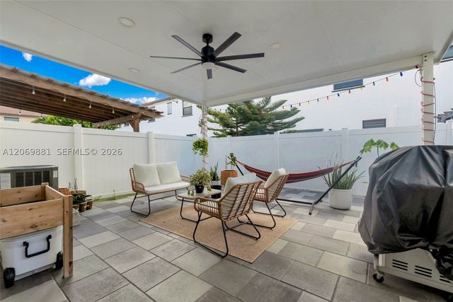 10615 W 34th Ct, Hialeah, FL 33018