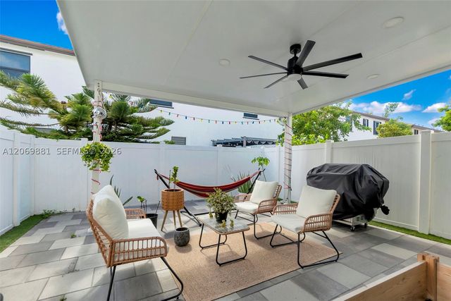 10615 W 34th Ct, Hialeah, FL 33018