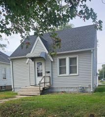 330 Black Hawk Rd, Waterloo, IA 50701