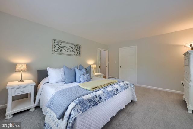 320 HIGHLAND RD, Hershey, PA 17033