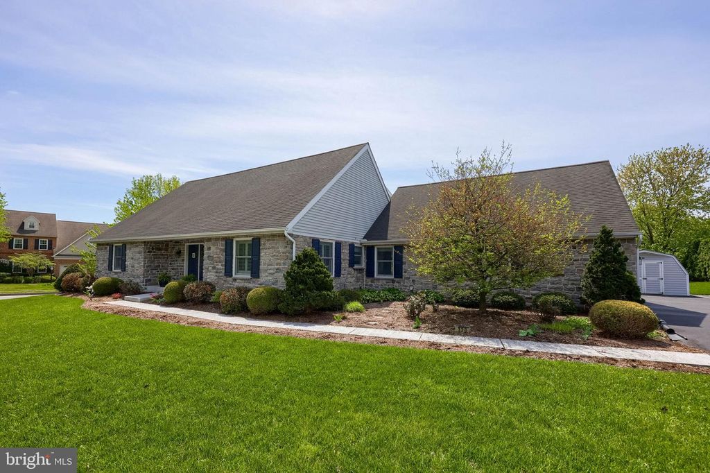 320 HIGHLAND RD, Hershey, PA 17033