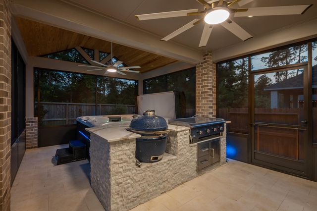 219 Sunrise Canvas Drive, Conroe, TX 77318