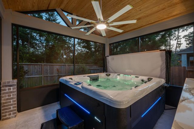 219 Sunrise Canvas Drive, Conroe, TX 77318