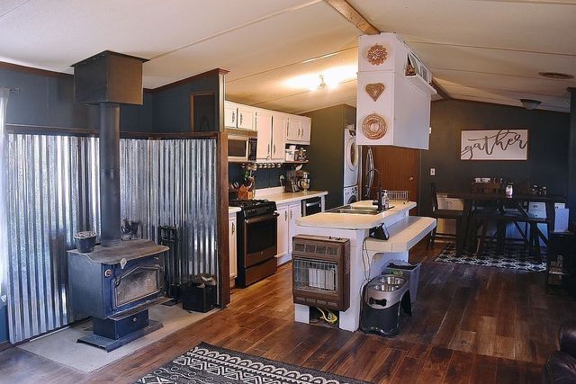1661 Sassafras Stand Ridge Rd, Linden, TN 37096