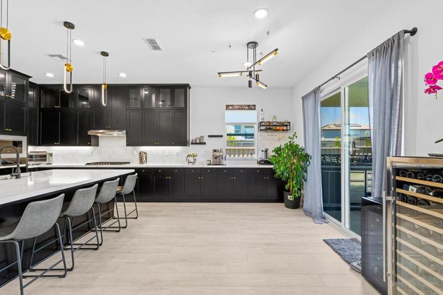 3483 Mulholland Dr, Lathrop, CA 95330
