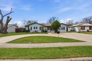 2546 W Rochelle Road, Irving, TX 75062