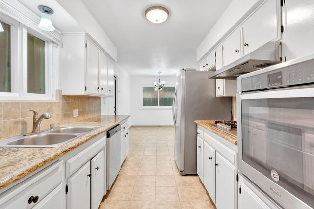 4575 E Norwich Avenue, Fresno, CA 93726