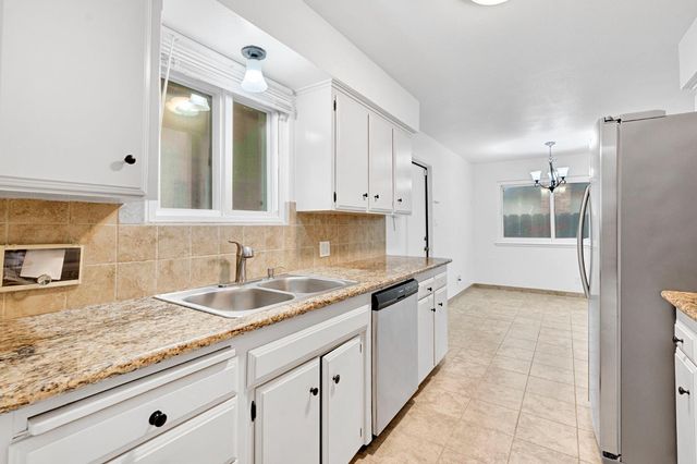 4575 E Norwich Avenue, Fresno, CA 93726