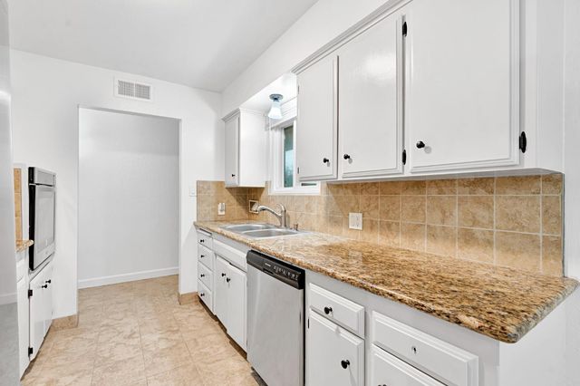 4575 E Norwich Avenue, Fresno, CA 93726