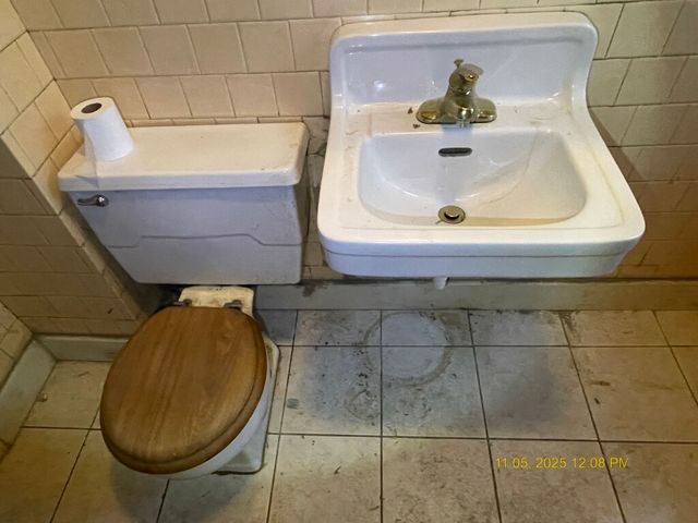 8545 S Manistee Avenue, Chicago, IL 60617