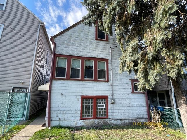 8545 S Manistee Avenue, Chicago, IL 60617