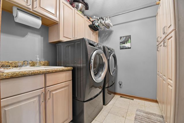 819 Briarhill Drive, Newark, OH 43055
