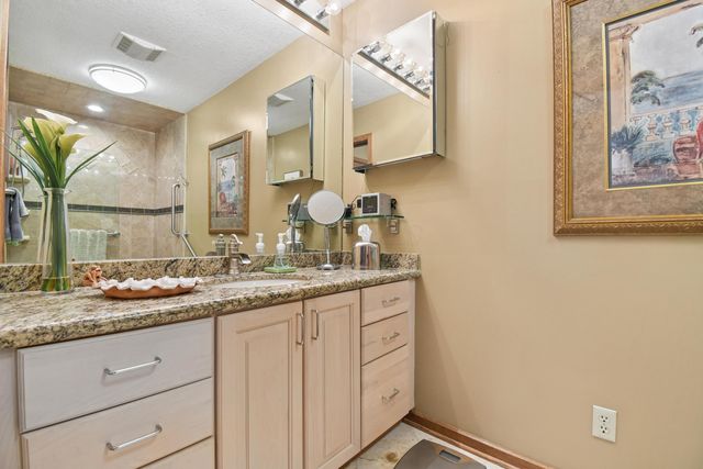 819 Briarhill Drive, Newark, OH 43055