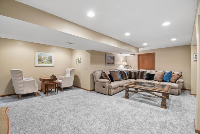 819 Briarhill Drive, Newark, OH 43055