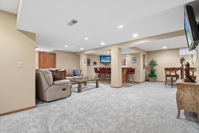 819 Briarhill Drive, Newark, OH 43055