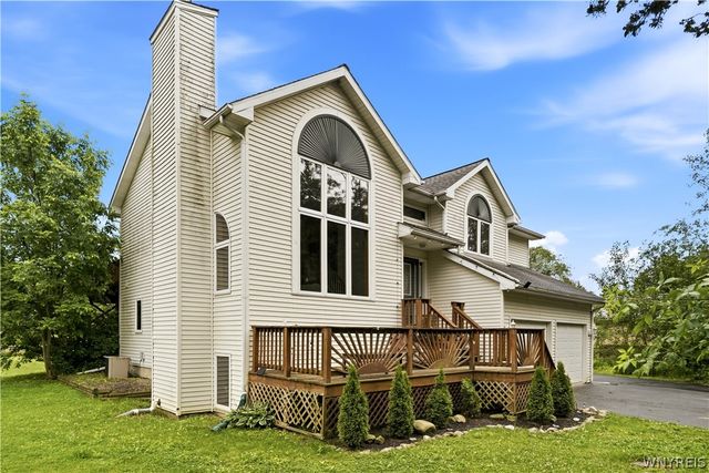 13 North Shore Drive, Bennington, NY 14004