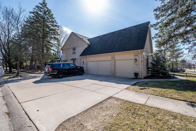41924 Alden Drive, Clinton Township, MI 48038