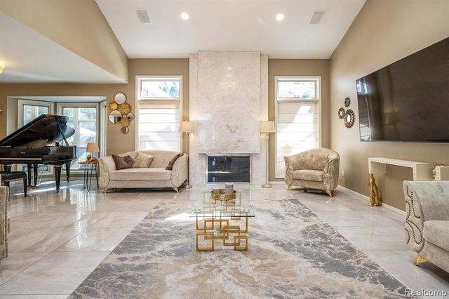 41924 Alden Drive, Clinton Township, MI 48038
